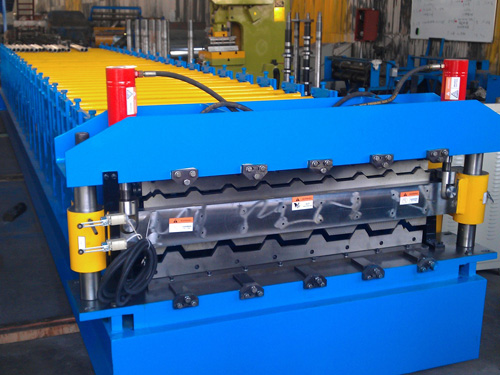 Máquina formadora de dupla camada